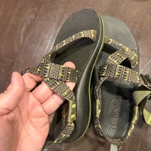 Kids size 2 chacos